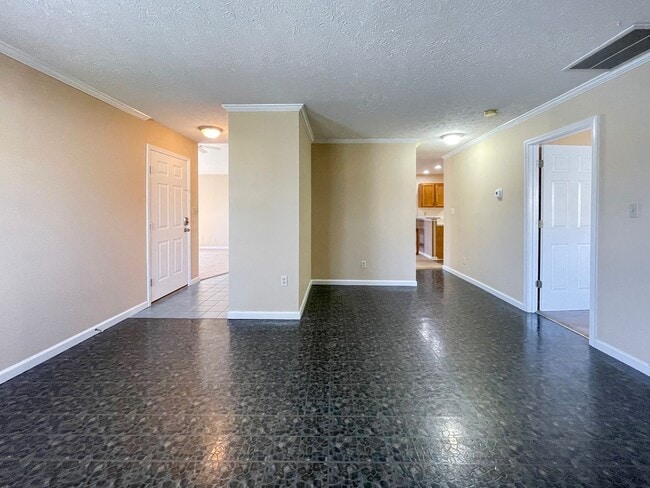 Building Photo - Near Local Shops and Restaurants