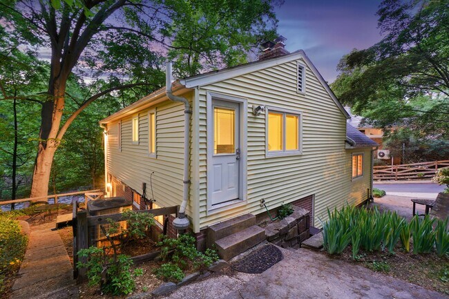 Building Photo - 3 Bed 1.5 Bath - Takoma Park Cottage - Mov...