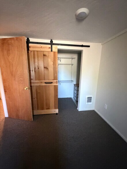 Building Photo - 519 Milwaukee Dr