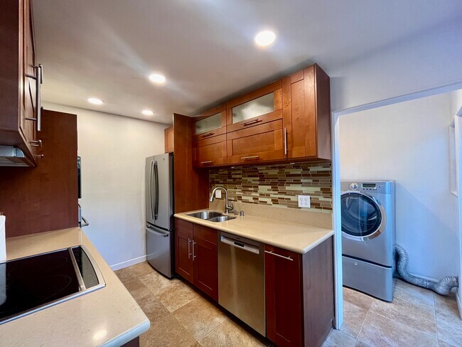 Totally remodeled kitchen - 5367 Village Grn