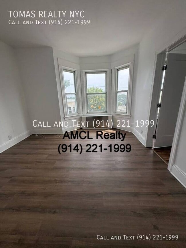 Building Photo - 143 Voss Ave