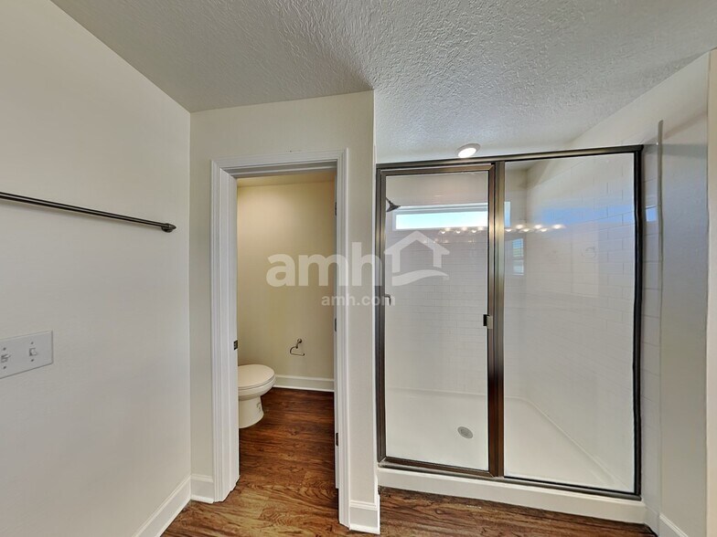 Building Photo - 528 Pine Terrace Dr