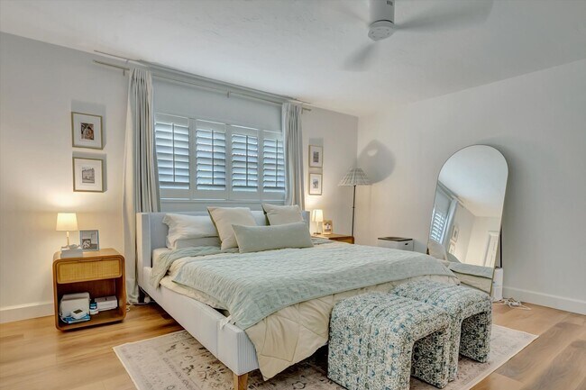 Building Photo - Luxury 5 Bed/4 Bath Pool Home on a Golf Course in Central Sarasota