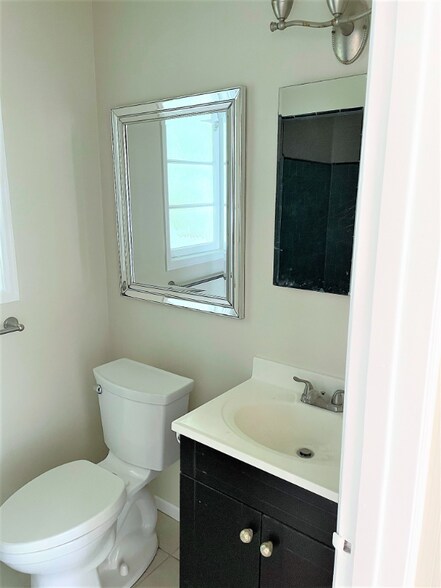 Building Photo - 325 Los Olivos