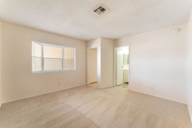 Building Photo - Spacious One-Bedroom Condo for Rent!