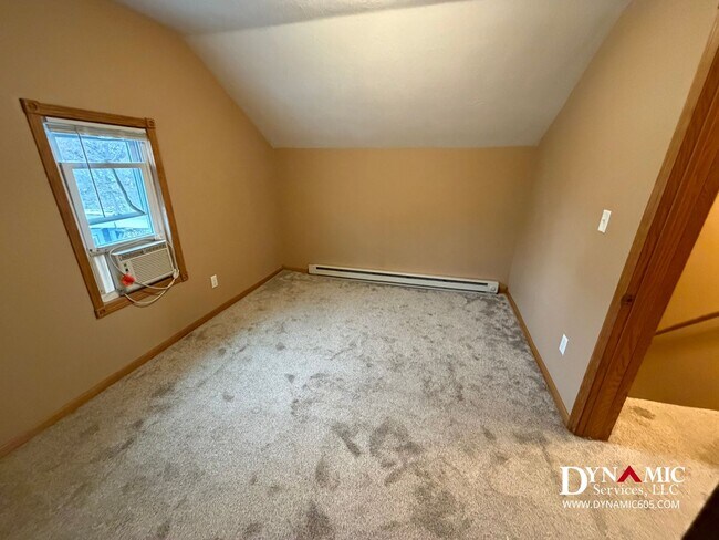 Building Photo - 717 W 16th St