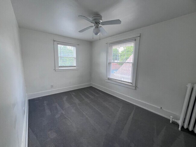 Building Photo - Spacious 2 bedroom Duplex with a bonus room!