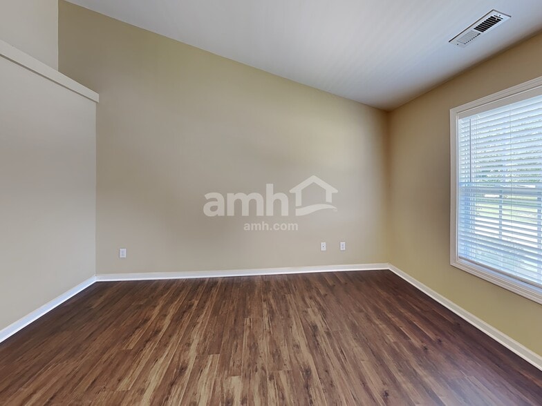 Building Photo - 813 S Hollybrook Rd