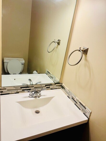 Building Photo - 415 Plantation Ct