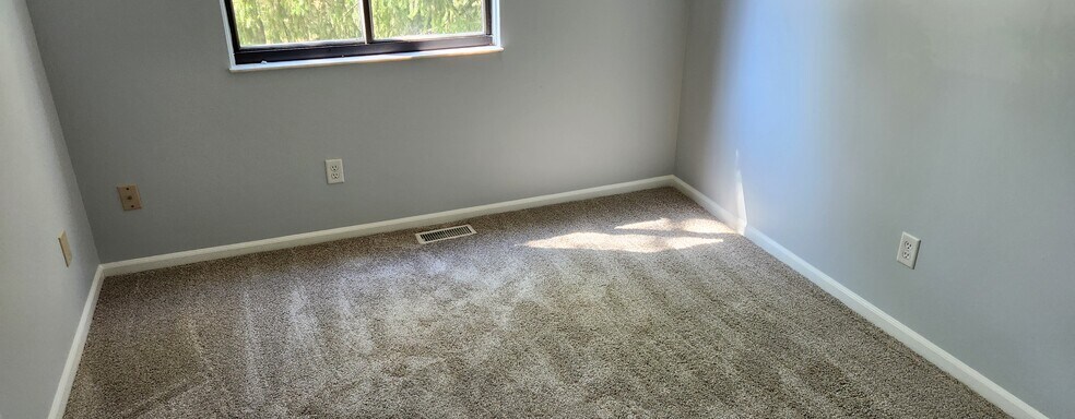 Building Photo - 1447 Gumbert Dr