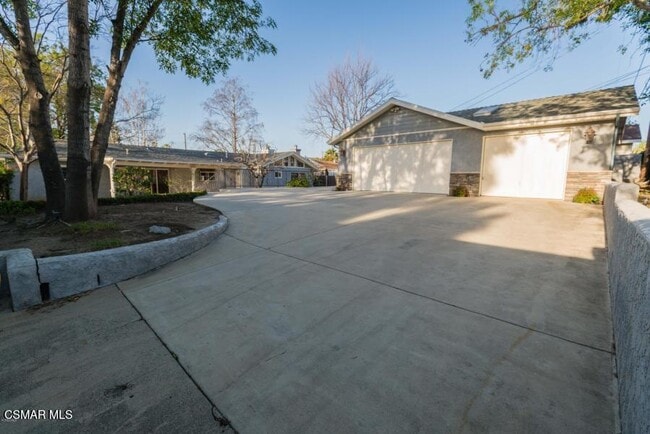 Building Photo - 1410 Calle Violeta