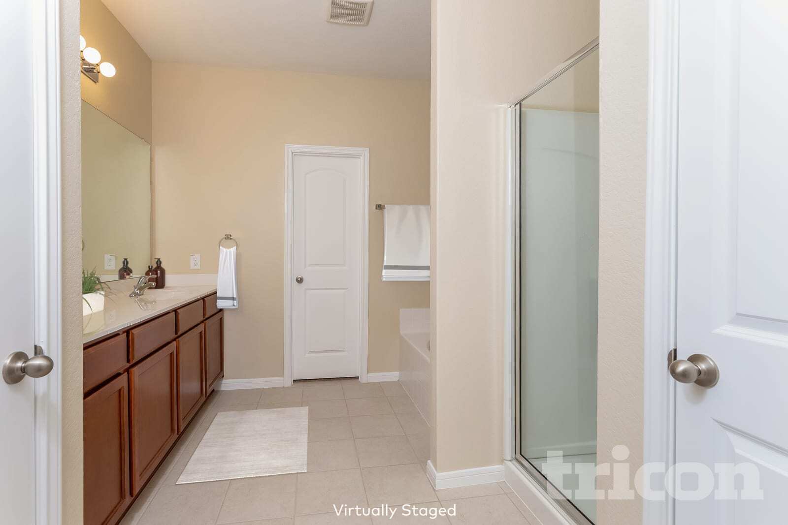 Building Photo - 301 Summer Horse Dr