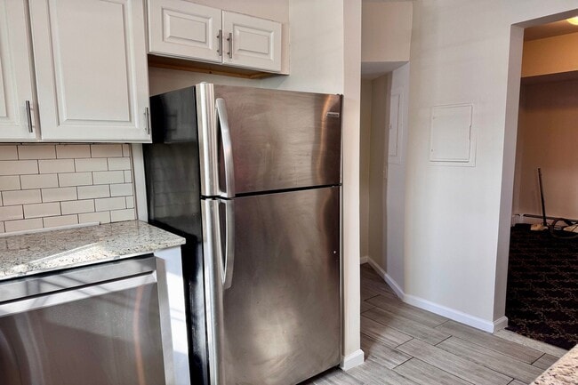 Building Photo - 11 N Dean St