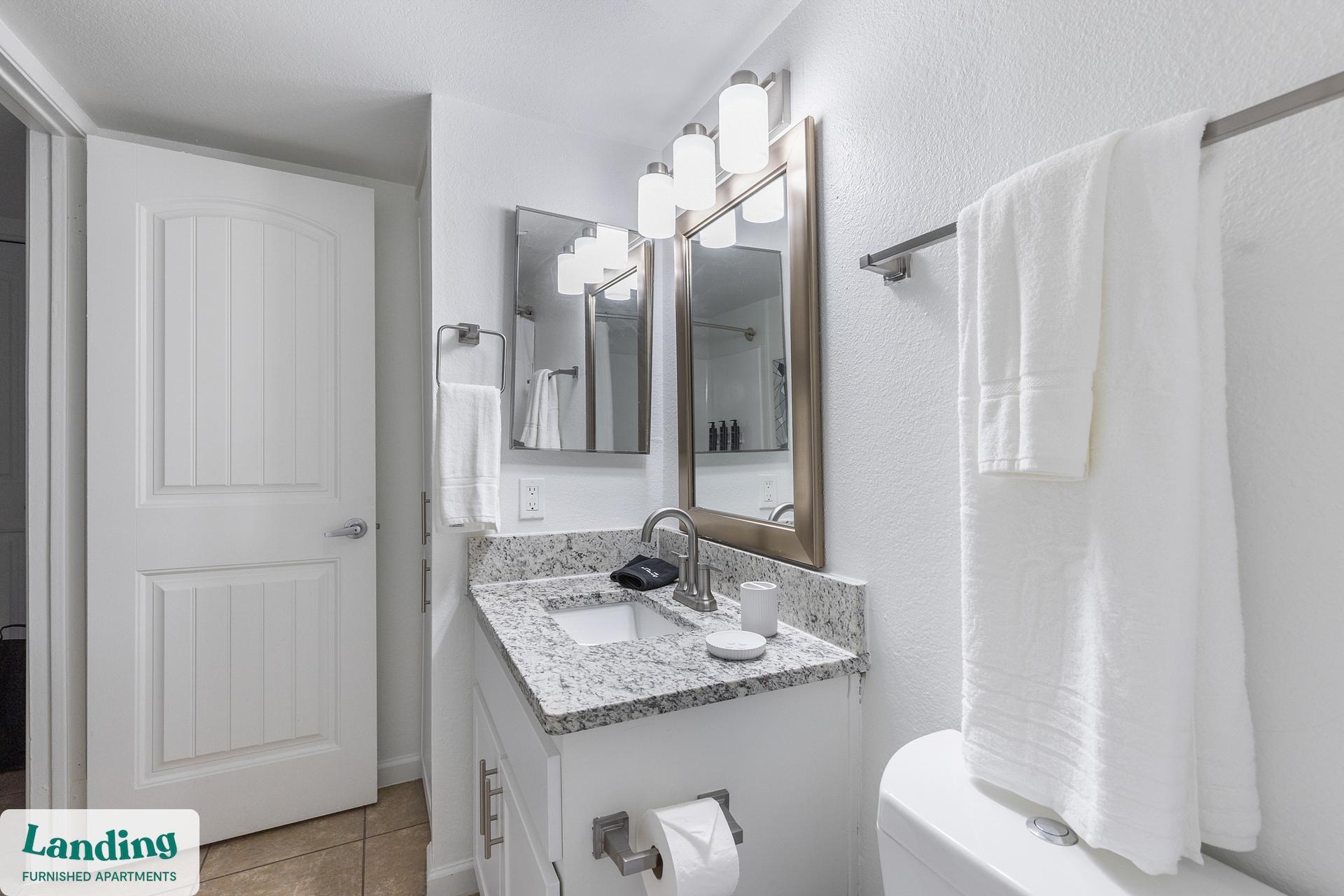 Building Photo - 5704 W Thomas Rd