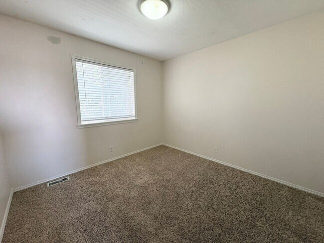 Building Photo - Beautiful 4-Bedroom Meridian Home with 4-Car Garage & Prime Location