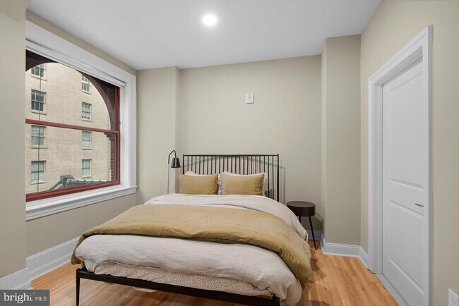 Building Photo - 1422 Chestnut St