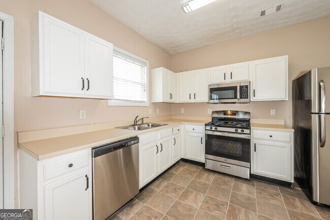 Building Photo - 462 Marsh Lake Rd SE