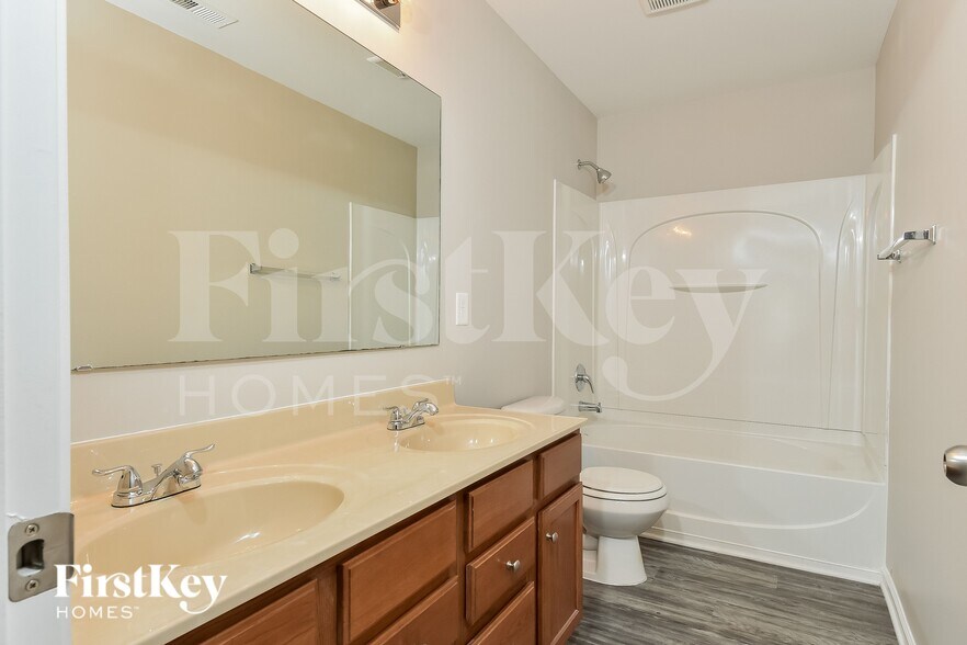 Building Photo - 279 Kendall Farms Ct