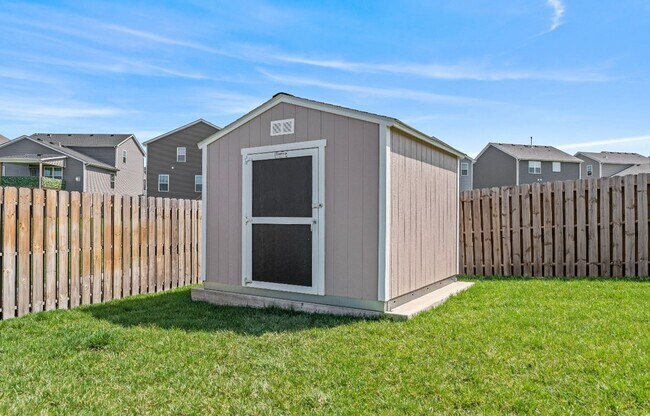 Building Photo - 4-Bedroom with Fenced Yard