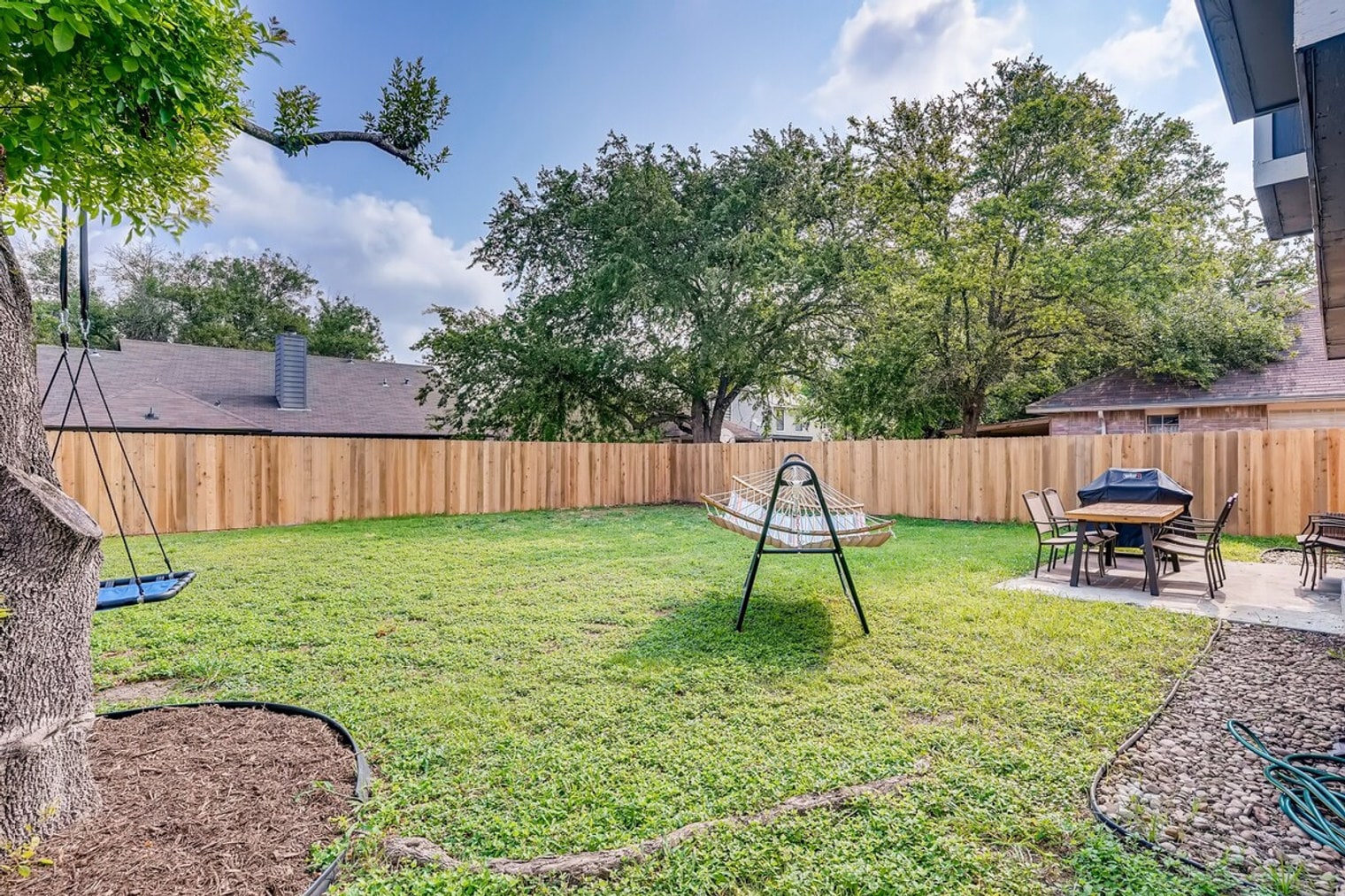 Building Photo - 2201 Rosemary Ln