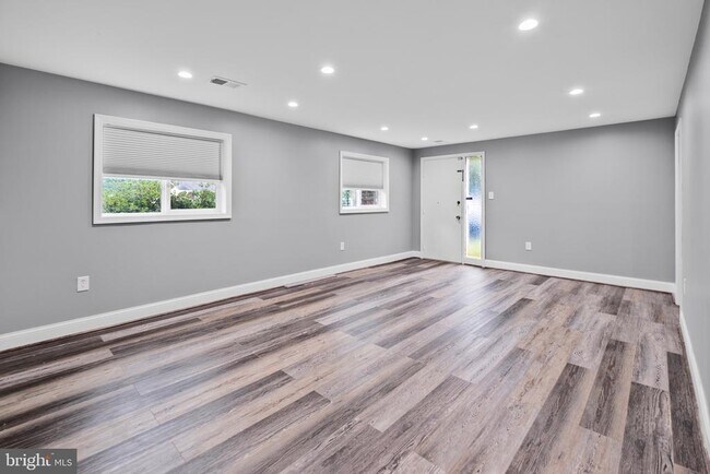 Building Photo - 14402 Woodcrest Dr