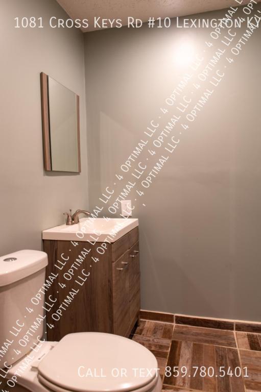 Building Photo - Carriage House, CH10