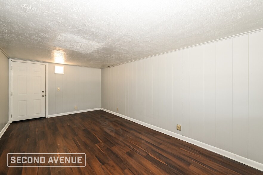 Building Photo - 1964 Leonard Cir S