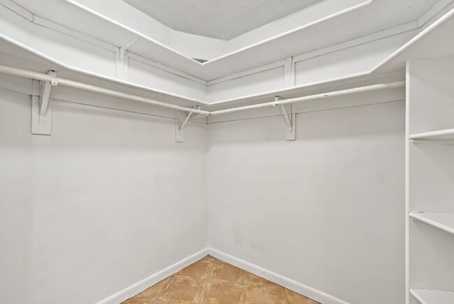 Building Photo - 1257 Fairway Cir S