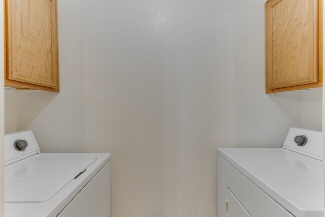 Building Photo - 1607 Justin Ct