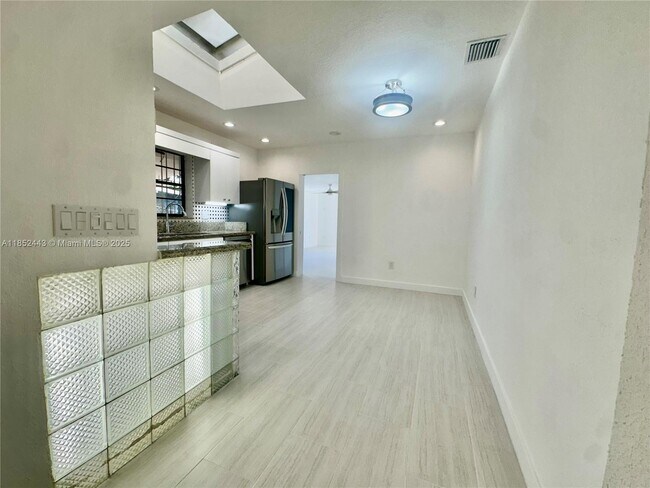 Building Photo - 3525 SW 92nd Ave