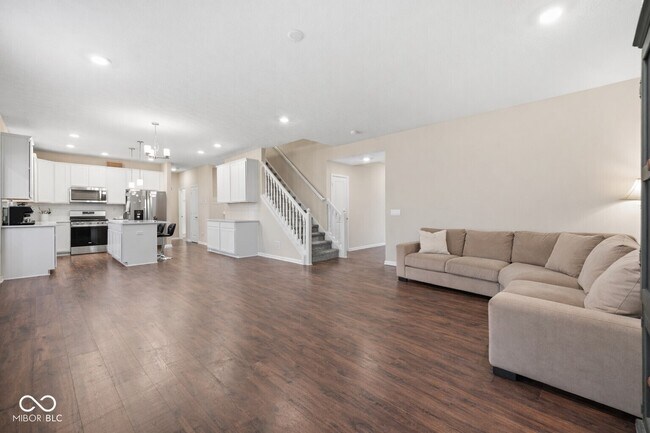 Building Photo - 7683 Fairwood Blvd