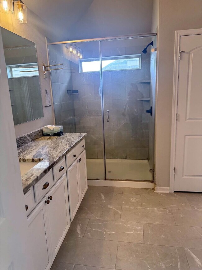 Building Photo - "Charming 3-Bedroom Retreat with 2 Baths in Bryan, TX – Cozy Comfort Awaits!"
