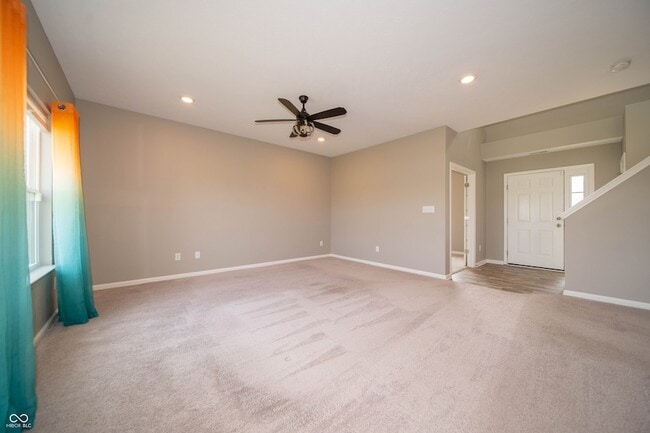 Building Photo - 7062 English Oak Dr