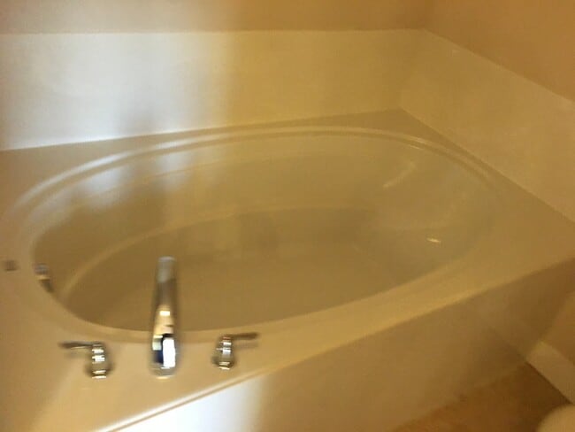 Building Photo - Luxury Townhome in Sandy!!