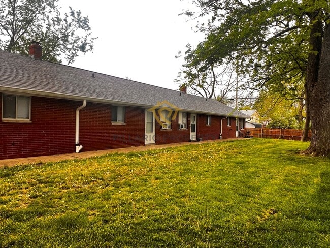Building Photo - Renovated 1 Bedroom at Campbell Apartments Near Downtown Available Now!