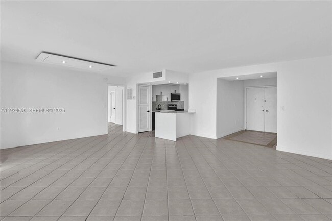 Building Photo - 9800 W Bay Harbor Dr