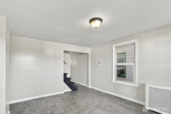 Building Photo - 6 1st St