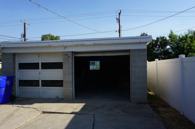 Building Photo - Great Home In Downtown Bountiful