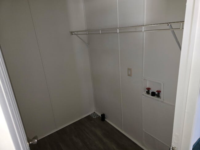 Building Photo - 926 Hollywood Dr