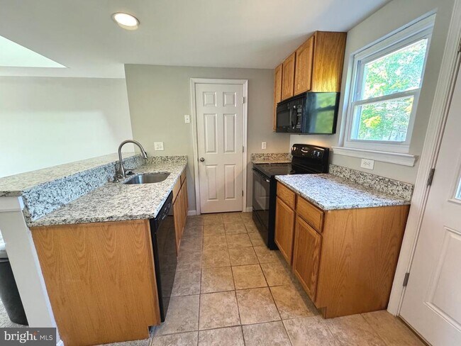 Building Photo - 4354 Pembrook Village Dr