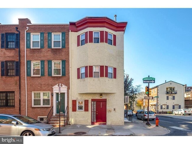 Primary Photo - 2062 Lombard St