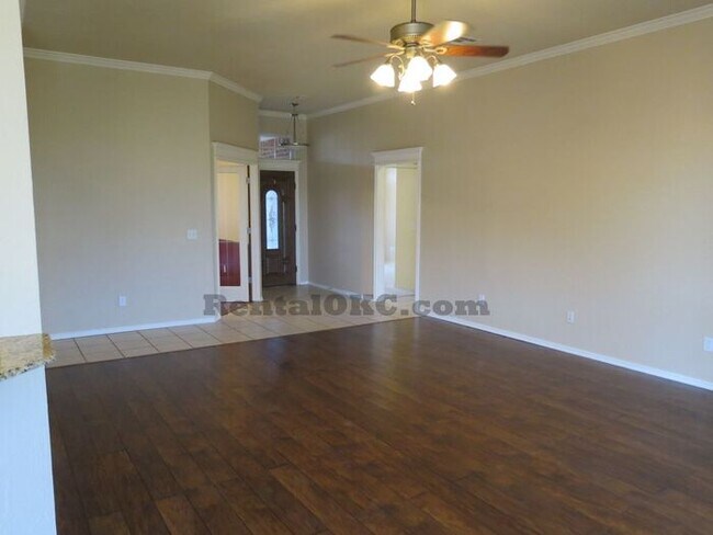 Building Photo - Moore 3/2 bed plus office and a storm shel...