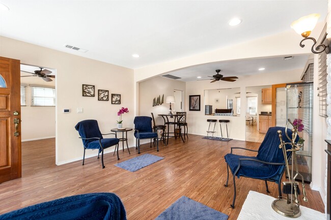 Building Photo - West Hills Home - Peaceful Semi-Rural Living