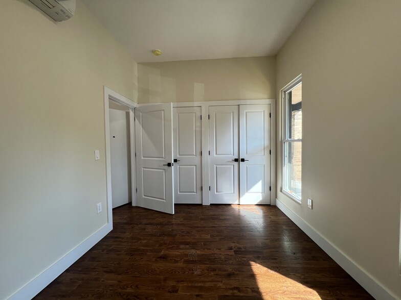 Unit 1 - 44 Van Nostrand Ave