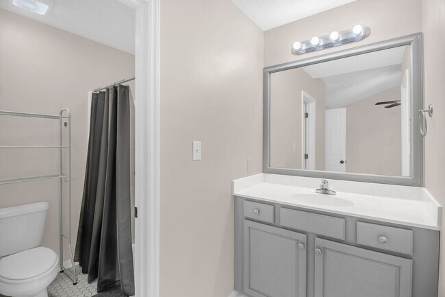 Building Photo - Keswick Place Townhome