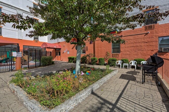 Building Photo - Horizons At Plainfield