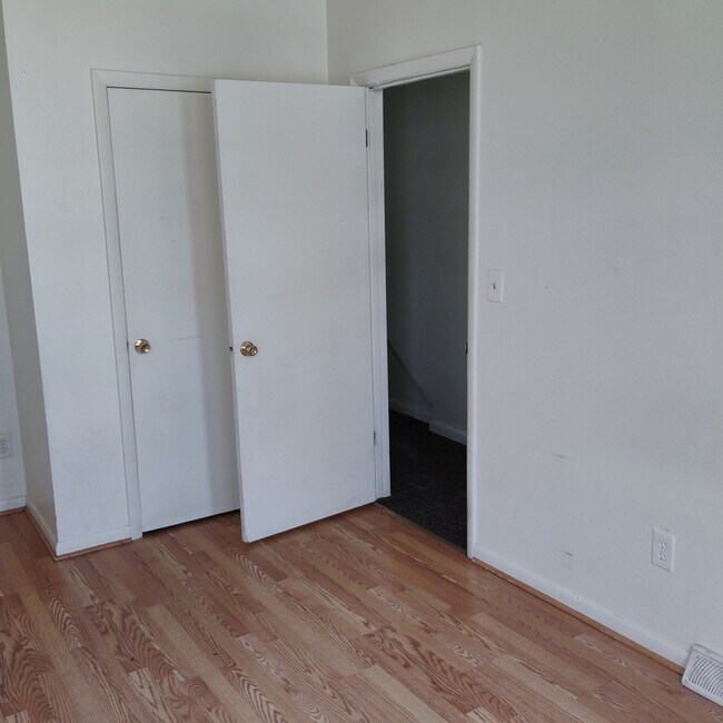 Building Photo - 452A Hudson Avenue - 1