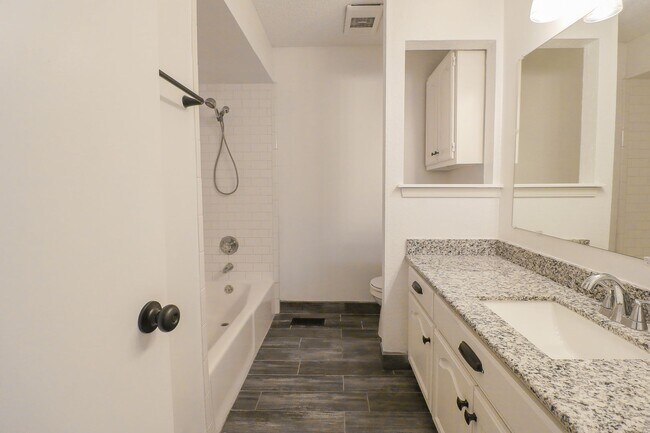Building Photo - 3 Bed | 2 Bath | South Tulsa