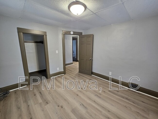 Building Photo - 419 Bratnober St