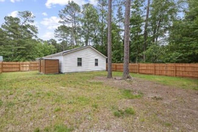 Building Photo - 629 Walnut Dr